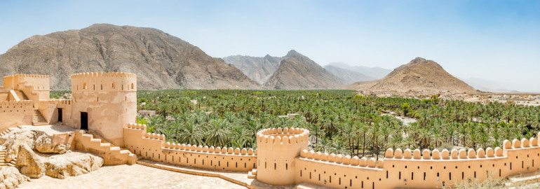 Pevnosť Nakhal je najzachovalejšia a najnavštevovanejšia pevnosť Ománu vybudovaná na skalnom brale